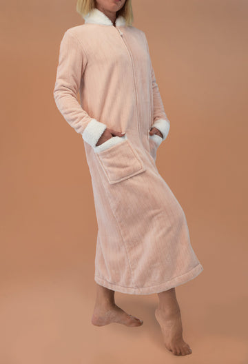 Long robe with pockets and closure