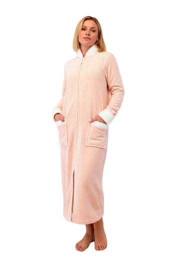 Long robe with pockets and closure